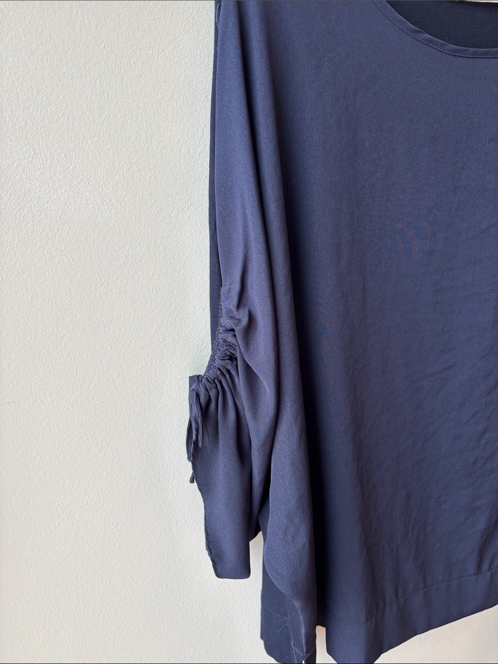 Lola & Sophie Navy Ruched Sleeve Women's Top - Picture 3 of 5